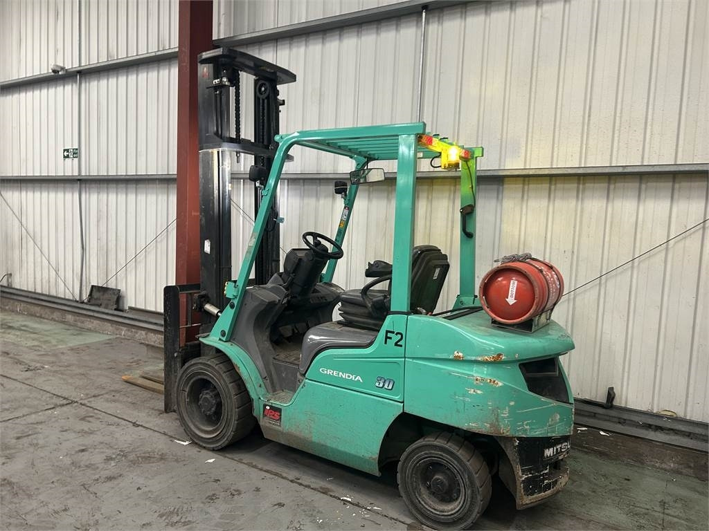 Mitsubishi FG30NT - מלגזת LPG: תמונה 3 Mitsubishi FG30NT - מלגזת LPG: תמונה 3
