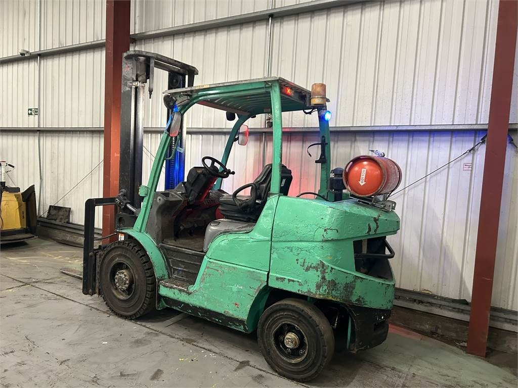 Mitsubishi FG40NT - מלגזת LPG: תמונה 3 Mitsubishi FG40NT - מלגזת LPG: תמונה 3