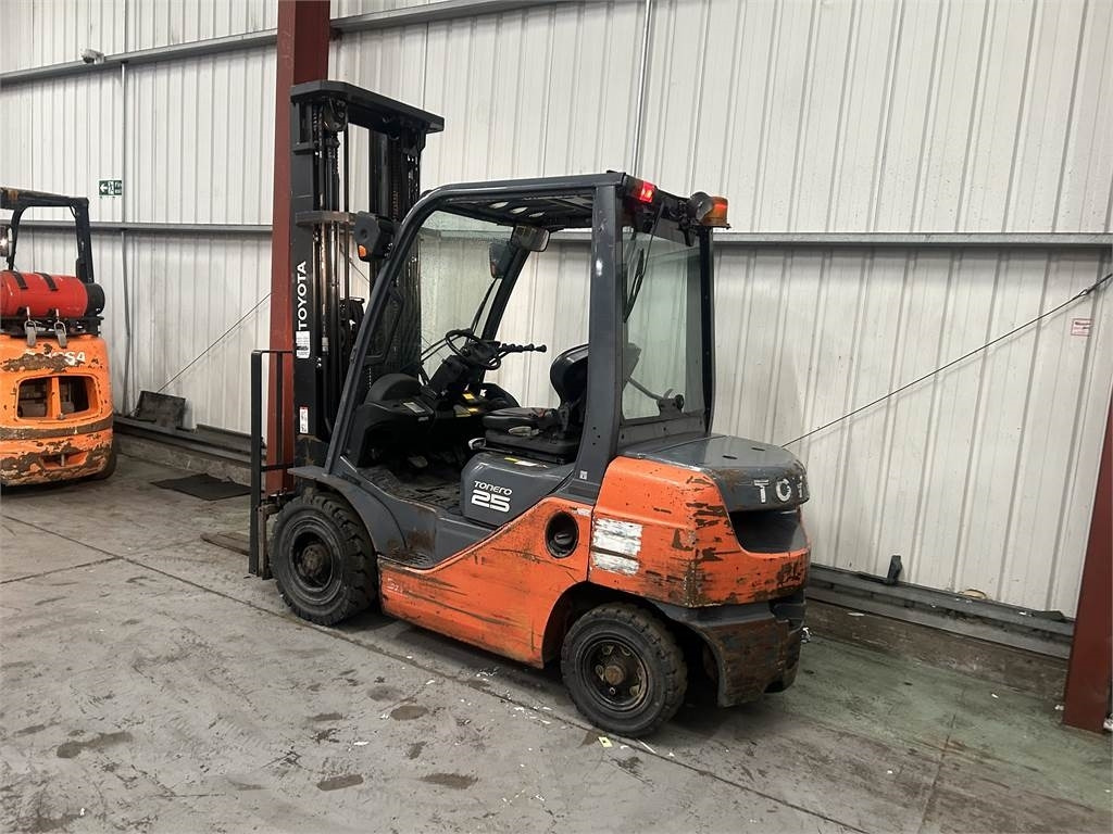Toyota 02-8FDF25 - מלגזת סולר: תמונה 3 Toyota 02-8FDF25 - מלגזת סולר: תמונה 3