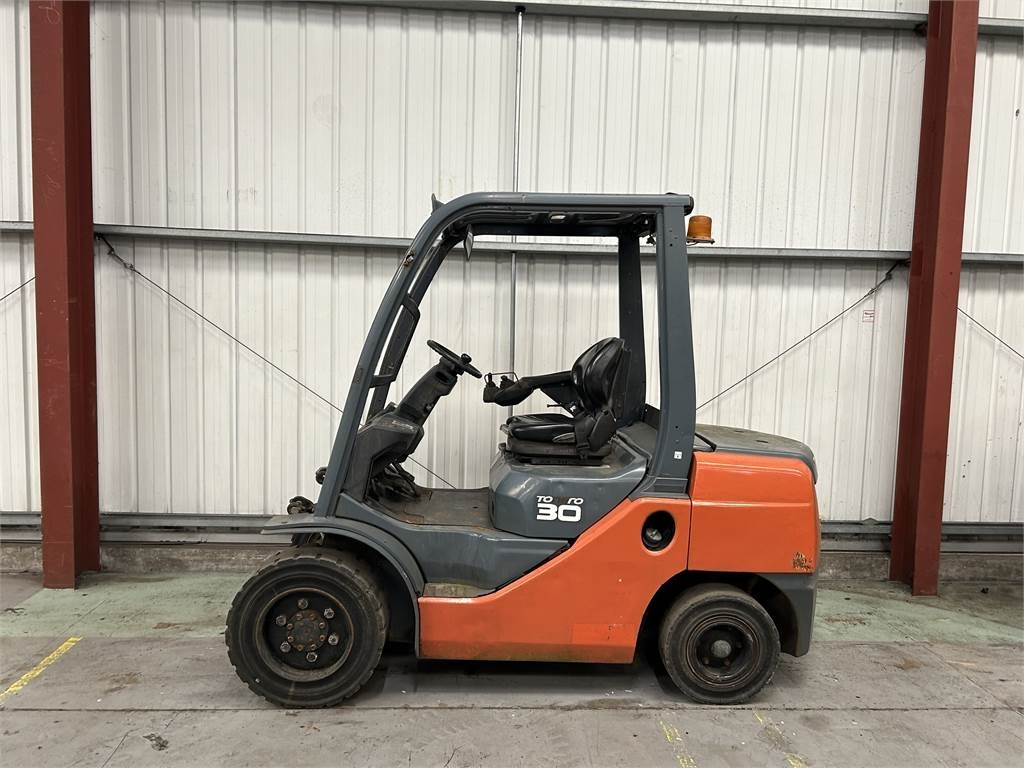 Toyota 02-8FDF30 - מלגזת סולר: תמונה 1 Toyota 02-8FDF30 - מלגזת סולר: תמונה 1