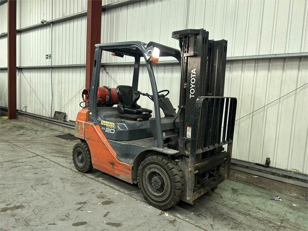 Toyota 02-8FGF20 - מלגזת LPG: תמונה 4 Toyota 02-8FGF20 - מלגזת LPG: תמונה 4