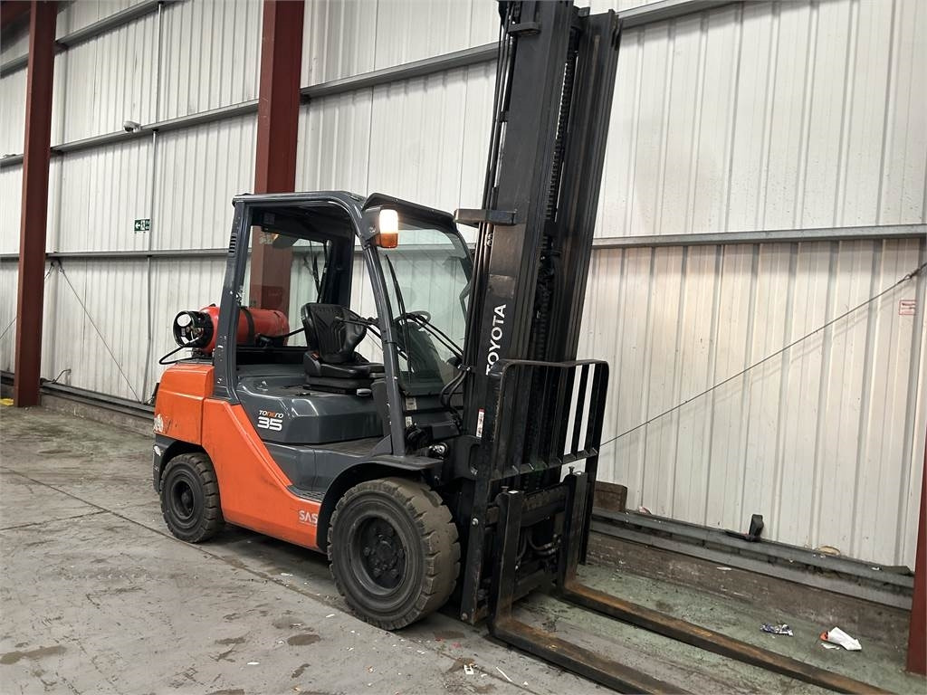 Toyota 02-8FGJF35 - מלגזת LPG: תמונה 4 Toyota 02-8FGJF35 - מלגזת LPG: תמונה 4