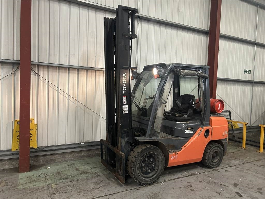 Toyota 02-8FGJF35 - מלגזת LPG: תמונה 2 Toyota 02-8FGJF35 - מלגזת LPG: תמונה 2