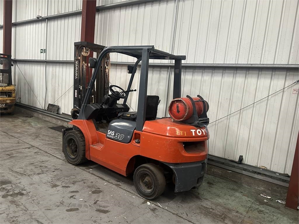 Toyota 7FGF30 - מלגזת LPG: תמונה 3 Toyota 7FGF30 - מלגזת LPG: תמונה 3