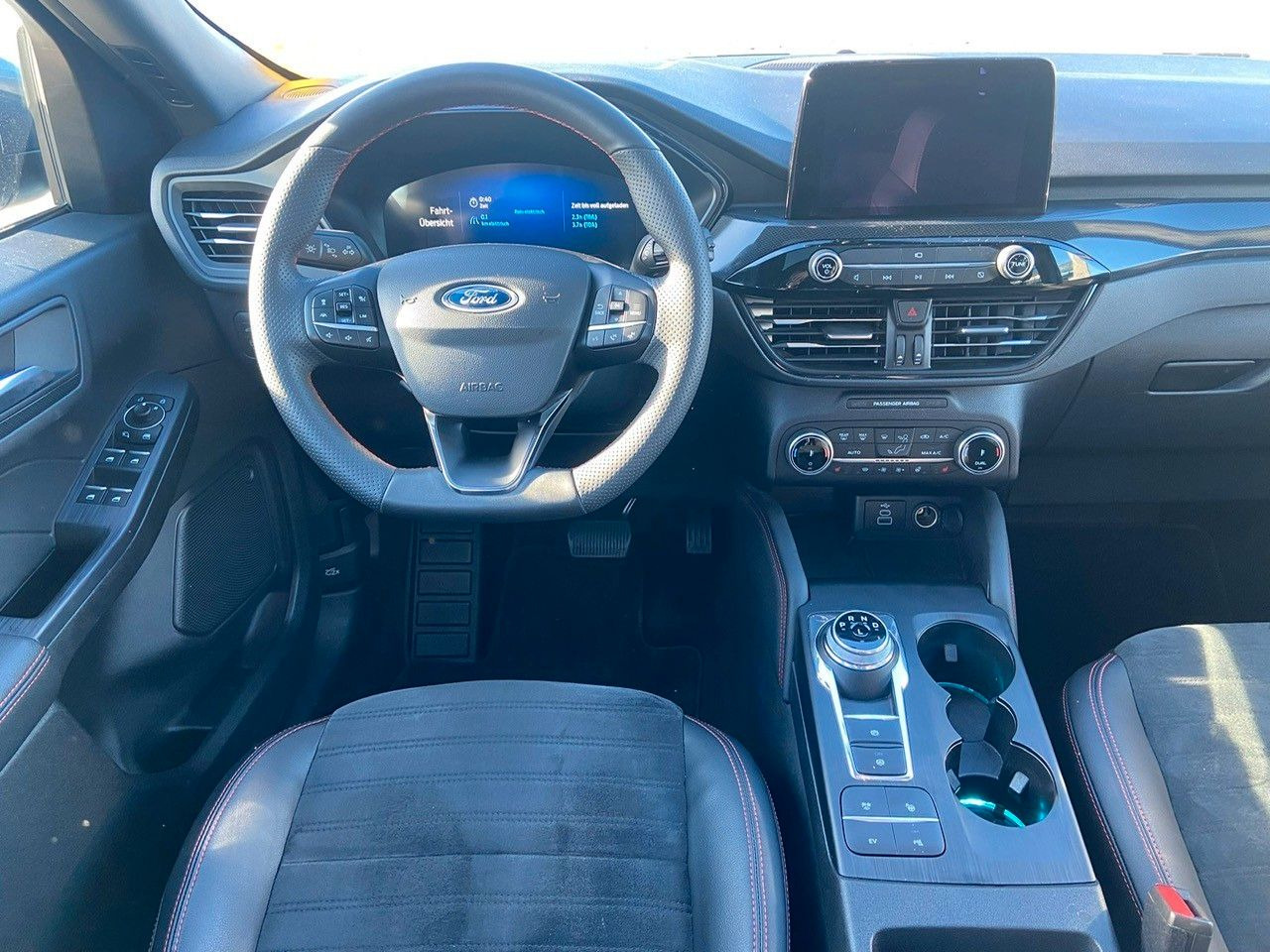 Ford Kuga Plug-In Hybrid ST-Line X - SUV: תמונה 2 Ford Kuga Plug-In Hybrid ST-Line X - SUV: תמונה 2