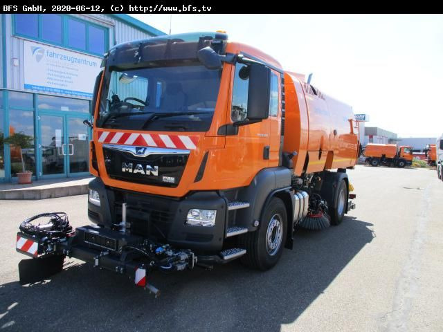 MAN TGS 18.400 4X2 BL Bucher OF 8000 RS Drehjet beid - מטאטא כבישים: תמונה 1 MAN TGS 18.400 4X2 BL Bucher OF 8000 RS Drehjet beid - מטאטא כבישים: תמונה 1
