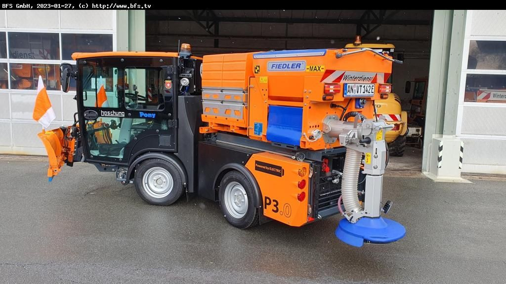 Pony P3.0 Pony P3.0 - מטאטא כבישים: תמונה 2 Pony P3.0 Pony P3.0 - מטאטא כבישים: תמונה 2