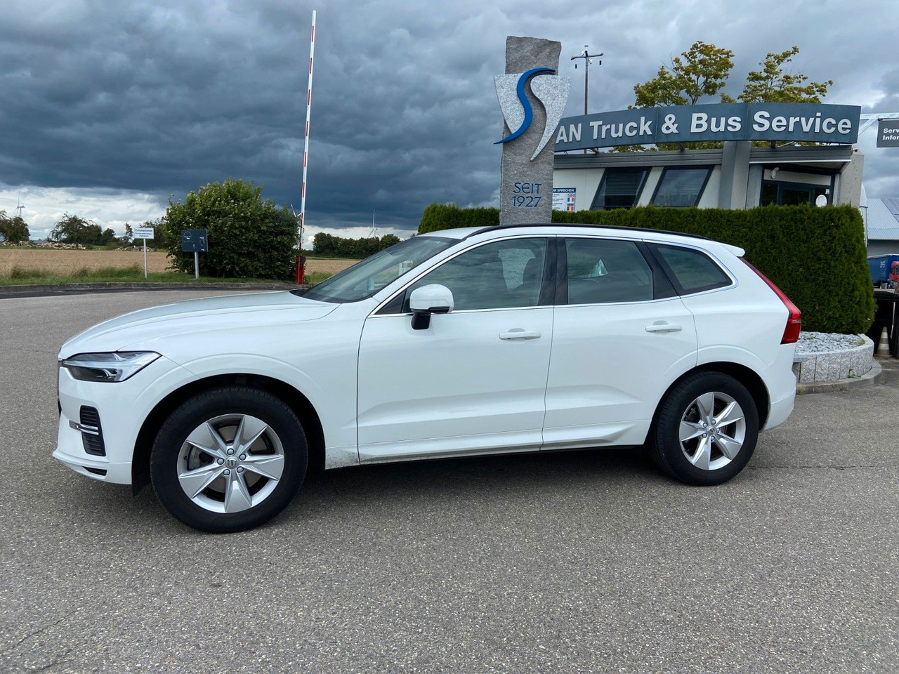 Volvo XC 60 XC60 Momentum Pro AWD - SUV: תמונה 1 Volvo XC 60 XC60 Momentum Pro AWD - SUV: תמונה 1