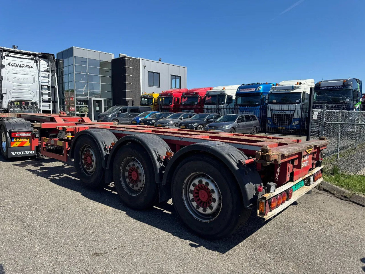 Broshuis 3 UCC-39/45 EU - 3 AXLE SAF + LIFTING AXLE - סמיטריילר מוביל מכולות/ החלפת גוף: תמונה 4 Broshuis 3 UCC-39/45 EU - 3 AXLE SAF + LIFTING AXLE - סמיטריילר מוביל מכולות/ החלפת גוף: תמונה 4