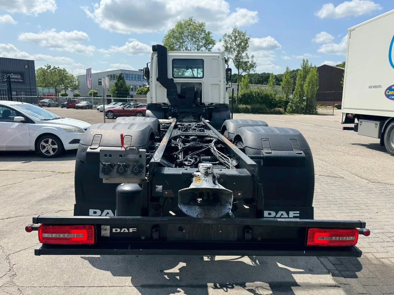 DAF CF 450 6X2 - EURO 6 + LIFT/STEERING AXLE - משאית עם שלדת תא: תמונה 5 DAF CF 450 6X2 - EURO 6 + LIFT/STEERING AXLE - משאית עם שלדת תא: תמונה 5