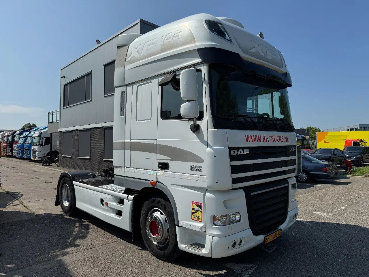 DAF XF 105.510 4X2 SKIRTS ADR RETARDER STANDKLIMA - יחידת טרקטור: תמונה 3 DAF XF 105.510 4X2 SKIRTS ADR RETARDER STANDKLIMA - יחידת טרקטור: תמונה 3