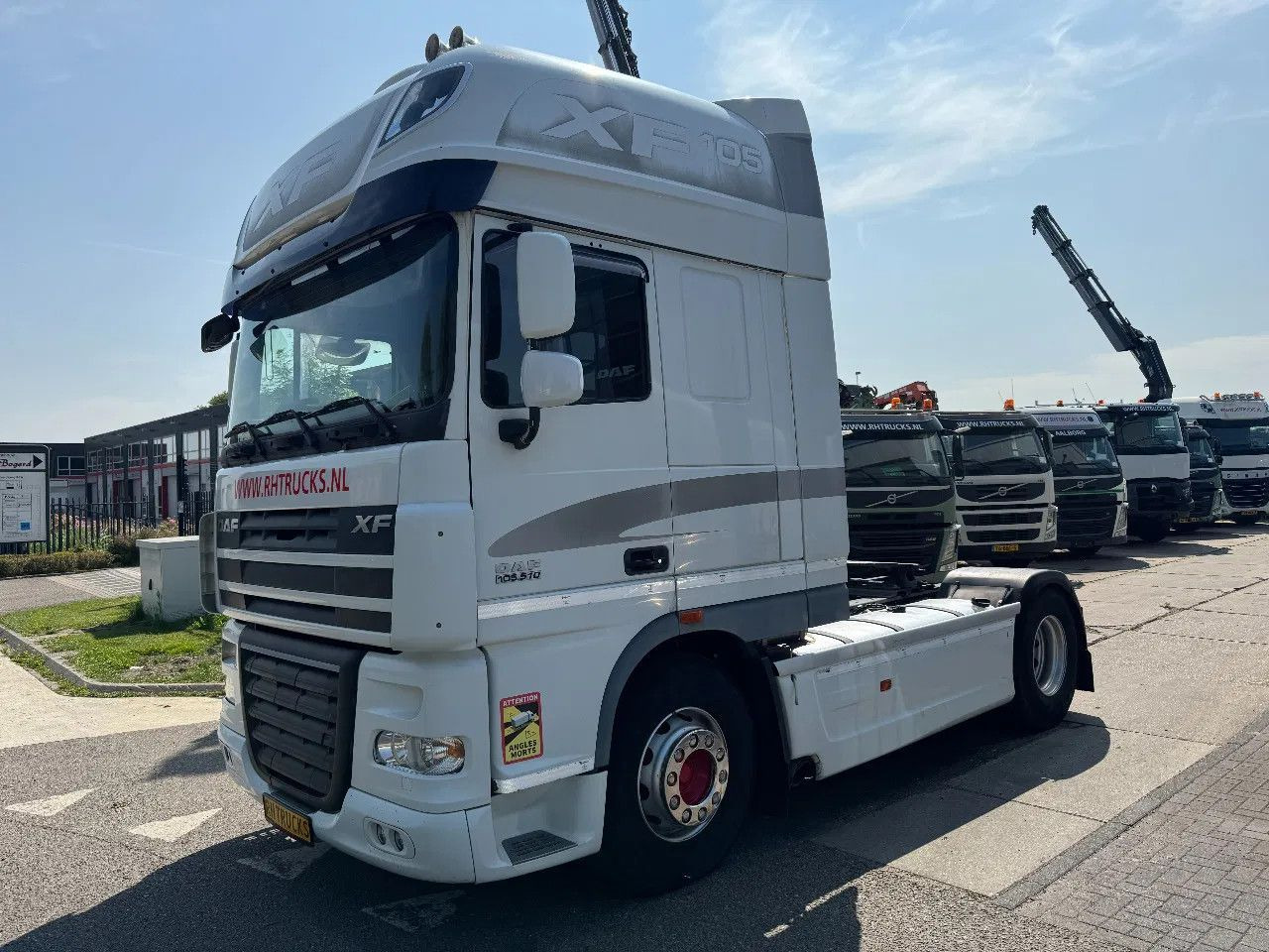 DAF XF 105.510 4X2 SKIRTS ADR RETARDER STANDKLIMA - יחידת טרקטור: תמונה 1 DAF XF 105.510 4X2 SKIRTS ADR RETARDER STANDKLIMA - יחידת טרקטור: תמונה 1
