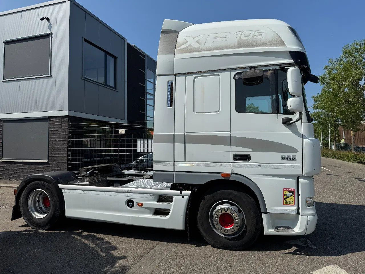 DAF XF 105.510 4X2 SKIRTS ADR RETARDER STANDKLIMA - יחידת טרקטור: תמונה 4 DAF XF 105.510 4X2 SKIRTS ADR RETARDER STANDKLIMA - יחידת טרקטור: תמונה 4