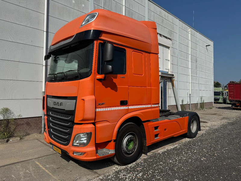 DAF XF 450 4X2 EURO 6 SKIRTS STANDKLIMA - יחידת טרקטור: תמונה 1 DAF XF 450 4X2 EURO 6 SKIRTS STANDKLIMA - יחידת טרקטור: תמונה 1