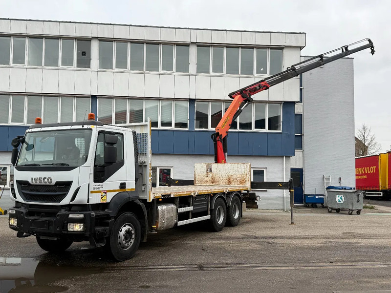 Iveco Trakker 360 6X4 EURO 6 + PALFINGER PK20001K + REMOTE CONTROL - משאית צד נופל/ שטוחה, משאית מנוף: תמונה 1 Iveco Trakker 360 6X4 EURO 6 + PALFINGER PK20001K + REMOTE CONTROL - משאית צד נופל/ שטוחה, משאית מנוף: תמונה 1