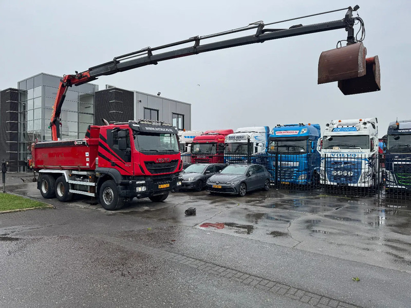 Iveco Trakker 500 6X4 EURO 6 KIPPER + PALFINGER PK18002 FULL STEEL - מזהיר, משאית מנוף: תמונה 3 Iveco Trakker 500 6X4 EURO 6 KIPPER + PALFINGER PK18002 FULL STEEL - מזהיר, משאית מנוף: תמונה 3