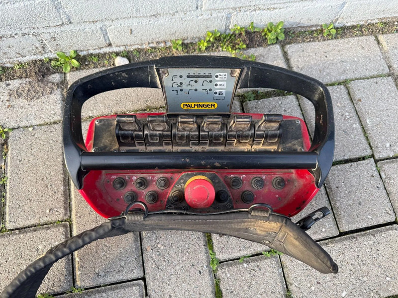 Scania G370 4X4 EURO 6 + 3-SIDE TIPPER + PALFINGER PK9002 + REMOTE - משאית מנוף: תמונה 5 Scania G370 4X4 EURO 6 + 3-SIDE TIPPER + PALFINGER PK9002 + REMOTE - משאית מנוף: תמונה 5