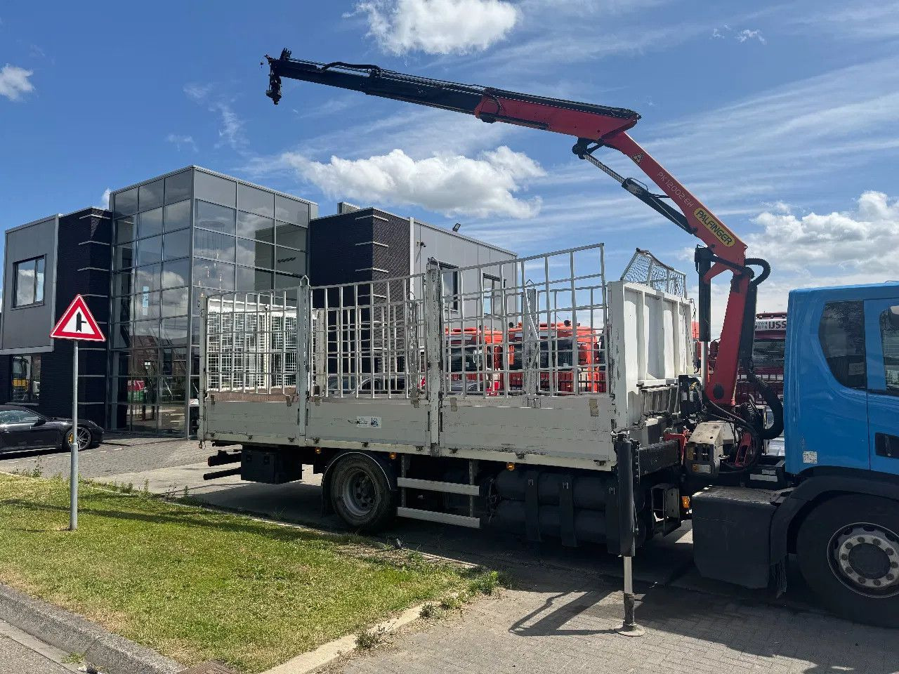 Scania P280 4X2 EURO 6 PALFINGER PK12002 + REMOTE CONTR - משאית צד נופל/ שטוחה, משאית מנוף: תמונה 4 Scania P280 4X2 EURO 6 PALFINGER PK12002 + REMOTE CONTR - משאית צד נופל/ שטוחה, משאית מנוף: תמונה 4
