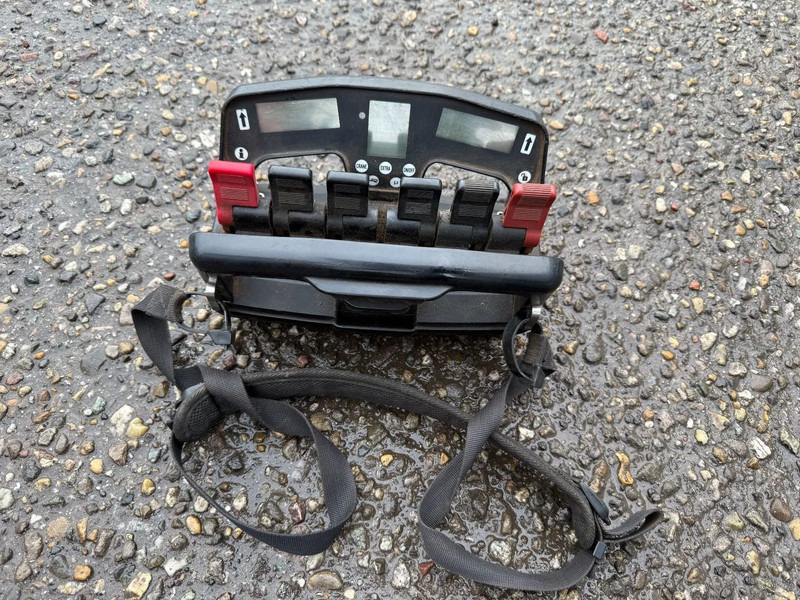 Scania R500 V8 8X4 + HIAB 220-5 + REMOTE + CABLELIFT - FULL STEEL SUSP. MANUAL GEAR. BIG AXLES - משאית מנוף: תמונה 3 Scania R500 V8 8X4 + HIAB 220-5 + REMOTE + CABLELIFT - FULL STEEL SUSP. MANUAL GEAR. BIG AXLES - משאית מנוף: תמונה 3