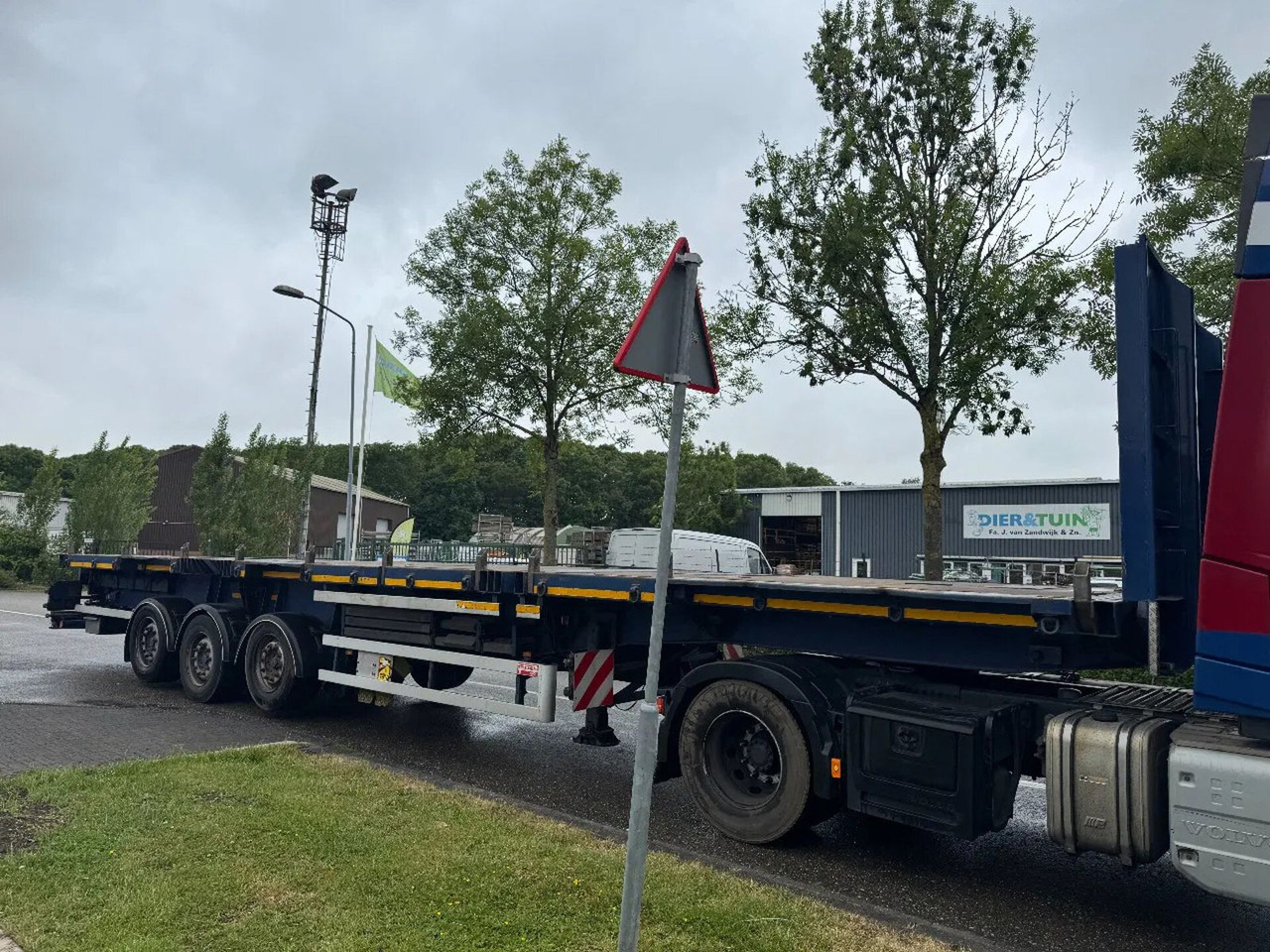 Schmidt HAGEN 3 AXLE + LIFTING AXLE - סמיטריילר צד נופל/ שטוח: תמונה 3 Schmidt HAGEN 3 AXLE + LIFTING AXLE - סמיטריילר צד נופל/ שטוח: תמונה 3