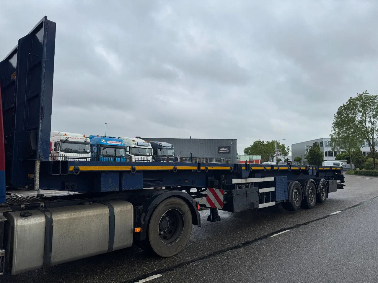 Schmidt HAGEN 3 AXLE + LIFTING AXLE - סמיטריילר צד נופל/ שטוח: תמונה 2 Schmidt HAGEN 3 AXLE + LIFTING AXLE - סמיטריילר צד נופל/ שטוח: תמונה 2