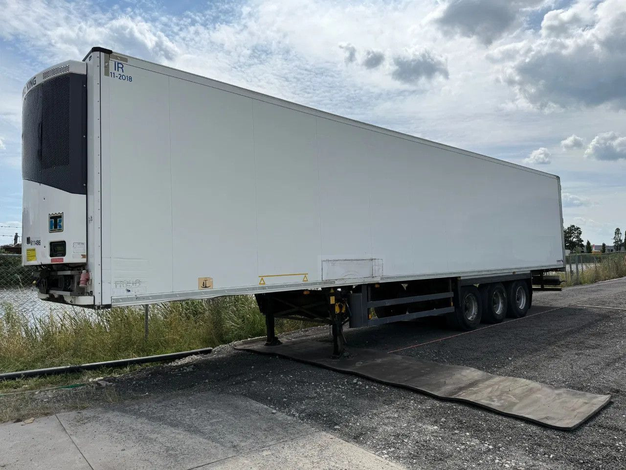 Schmitz Cargobull THERMO KING SLXE200 BPW AXLE Schmitz Cargobull THERMO KING SLXE200 BPW AXLE - סמיטריילר עם קירור: תמונה 1 Schmitz Cargobull THERMO KING SLXE200 BPW AXLE Schmitz Cargobull THERMO KING SLXE200 BPW AXLE - סמיטריילר עם קירור: תמונה 1