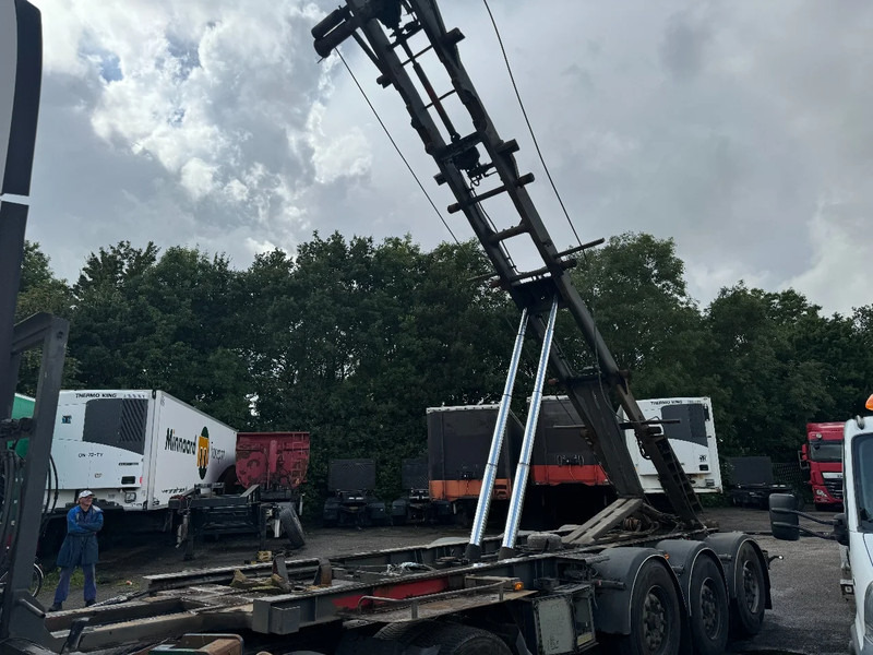 Van Hool CABLE AND KIPPING SYSTEM 3X BPW AXLE FRONT LIFTING - סמיטריילר מוביל מכולות/ החלפת גוף: תמונה 5 Van Hool CABLE AND KIPPING SYSTEM 3X BPW AXLE FRONT LIFTING - סמיטריילר מוביל מכולות/ החלפת גוף: תמונה 5