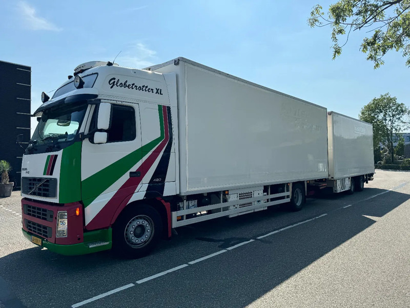 Volvo FH 12.420 4X2 EURO 3+ BURG HANGER + THERMO KING + DHOLLANDIA LIFT - משאית קירור: תמונה 1 Volvo FH 12.420 4X2 EURO 3+ BURG HANGER + THERMO KING + DHOLLANDIA LIFT - משאית קירור: תמונה 1