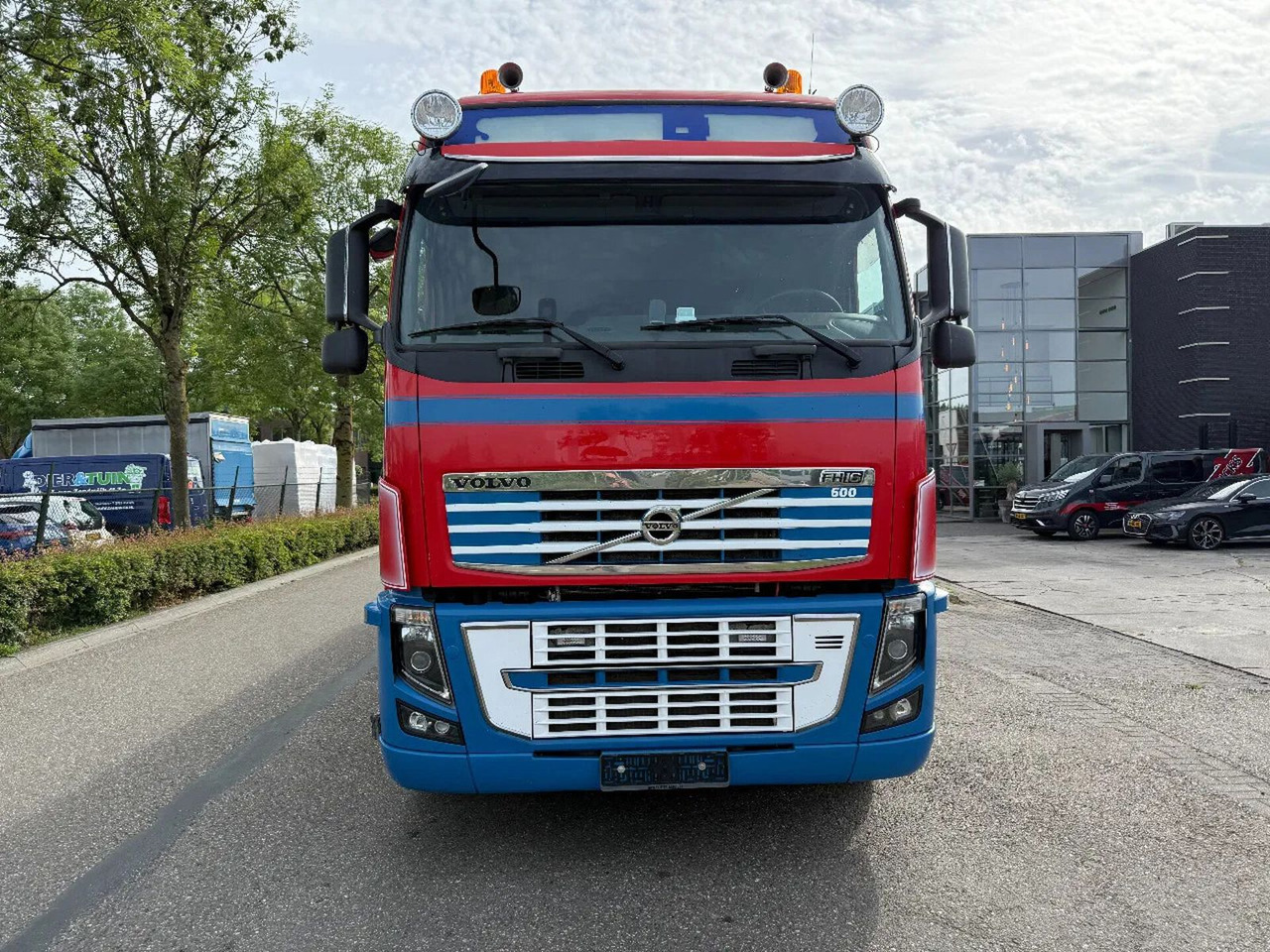 Volvo FH 600 - 6X2 - EURO 5 + HMF 2420 K5 + REMOTE - משאית צד נופל/ שטוחה, משאית מנוף: תמונה 2 Volvo FH 600 - 6X2 - EURO 5 + HMF 2420 K5 + REMOTE - משאית צד נופל/ שטוחה, משאית מנוף: תמונה 2