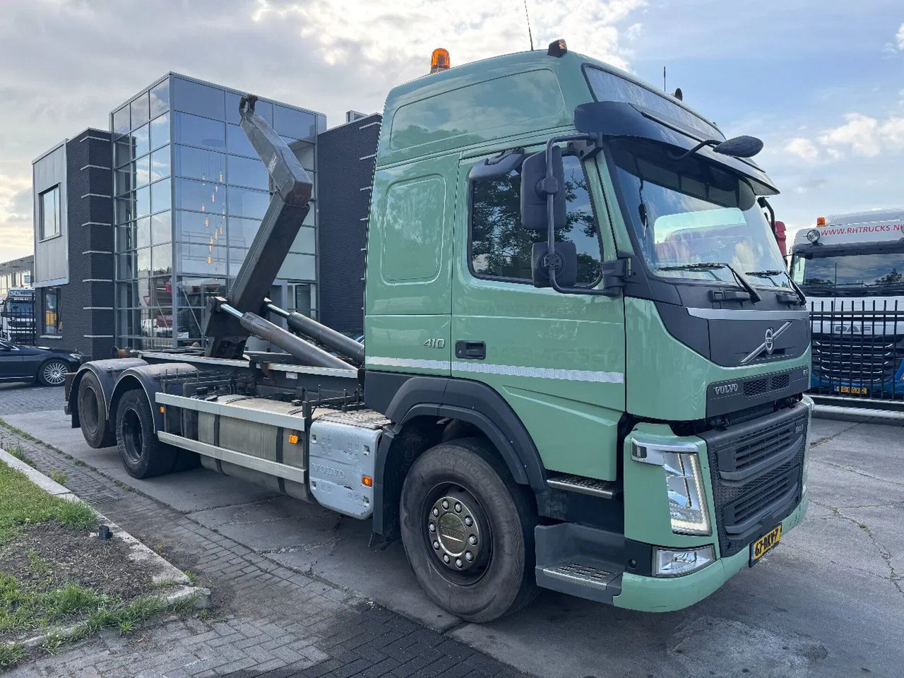 Volvo FM 410 6X2 EURO 6 VDL 21T HOOK - משאית הרמת וו: תמונה 2 Volvo FM 410 6X2 EURO 6 VDL 21T HOOK - משאית הרמת וו: תמונה 2