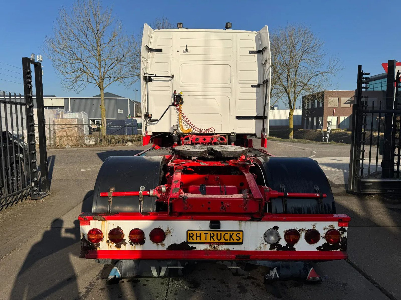 Volvo NH 12.460 4X2 - EURO 2 + KIPPER HYDRAULIEK - יחידת טרקטור: תמונה 5 Volvo NH 12.460 4X2 - EURO 2 + KIPPER HYDRAULIEK - יחידת טרקטור: תמונה 5