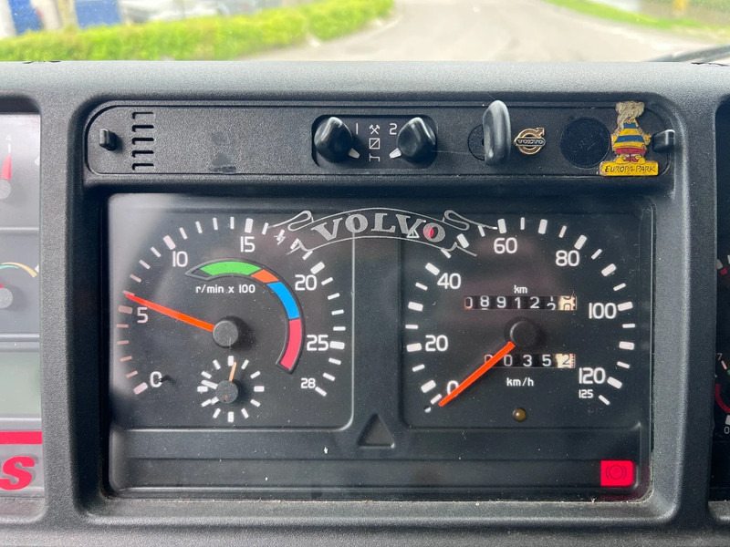 יחידת טרקטור Volvo NH 12.460 4X2 - *MARGE* - EURO 2: תמונה 16