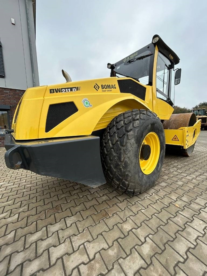 Bomag BW 211 D-5 - מדחס: תמונה 2 Bomag BW 211 D-5 - מדחס: תמונה 2