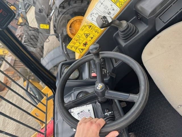 CATERPILLAR TH 414 - מפעיל טלסקופי: תמונה 4 CATERPILLAR TH 414 - מפעיל טלסקופי: תמונה 4