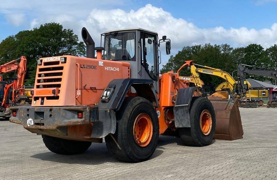 Hitachi LX 210 E - מעמיס גלגלים: תמונה 3 Hitachi LX 210 E - מעמיס גלגלים: תמונה 3