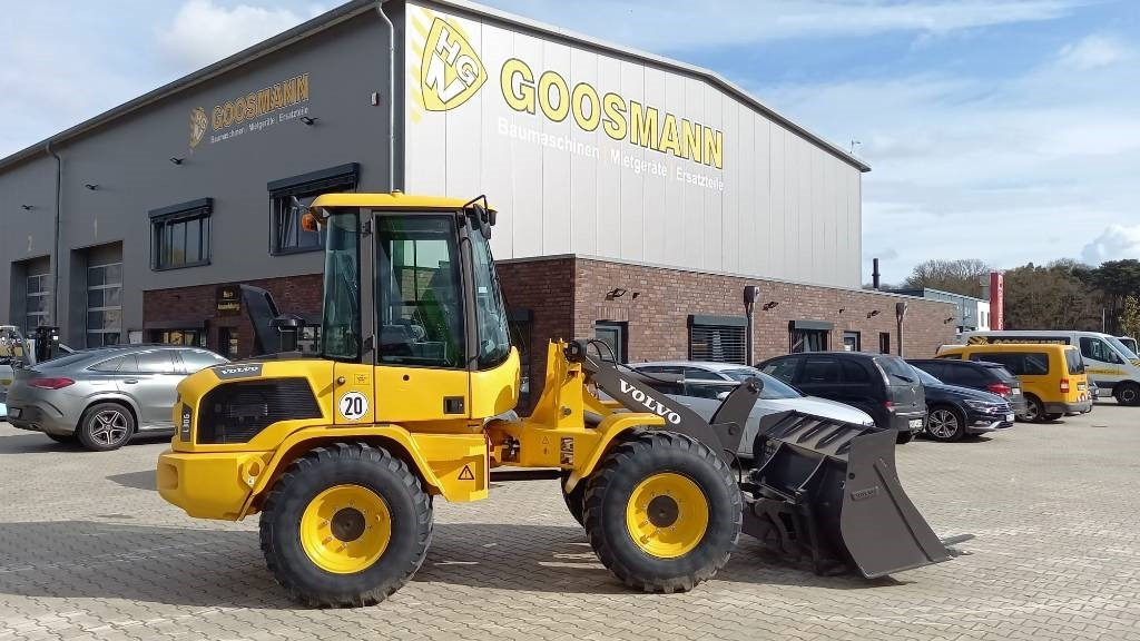 Volvo L 30 G - מעמיס גלגלים: תמונה 1 Volvo L 30 G - מעמיס גלגלים: תמונה 1