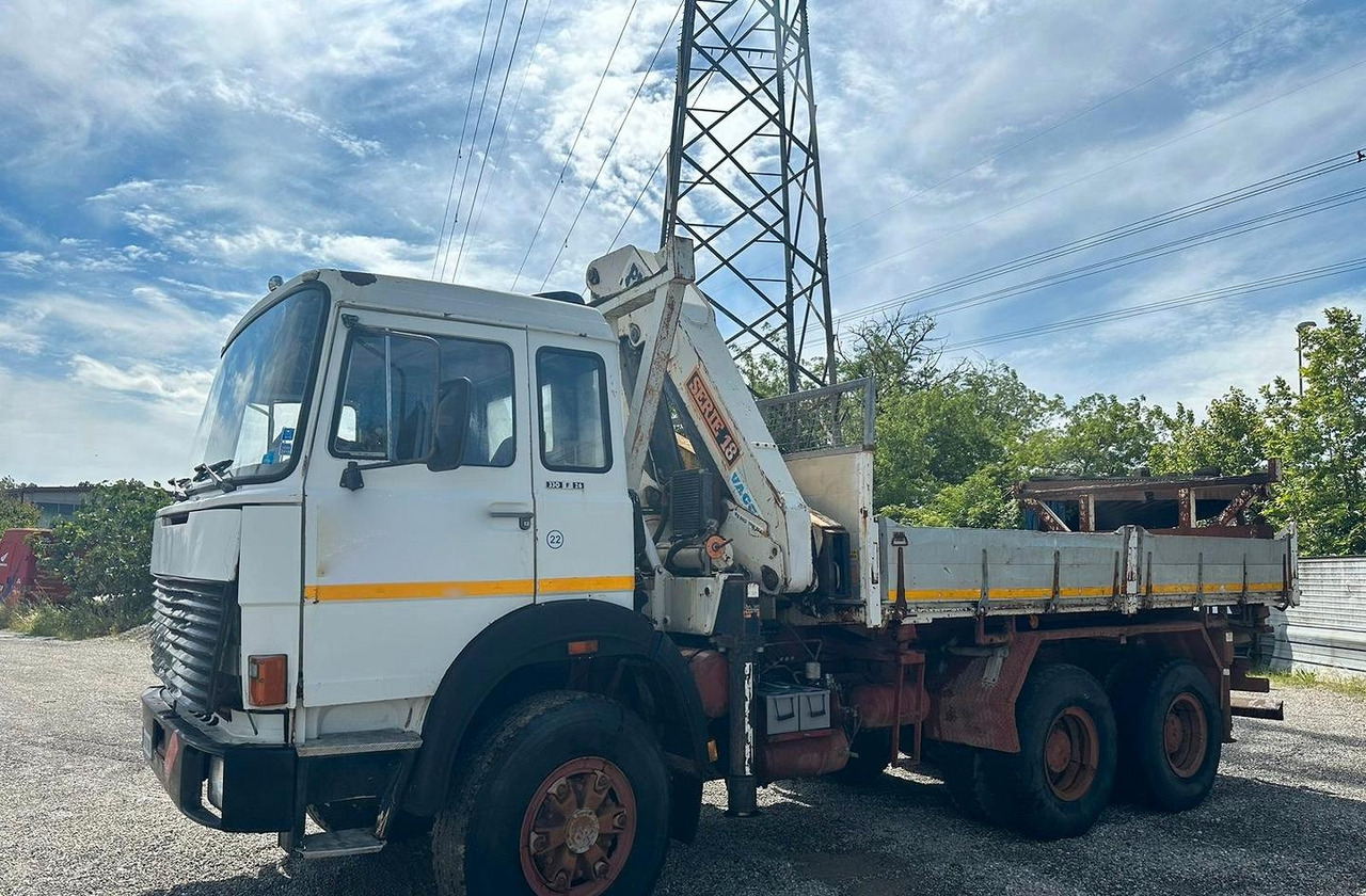 Iveco 330 26 con gru - משאית צד נופל/ שטוחה, משאית מנוף: תמונה 2 Iveco 330 26 con gru - משאית צד נופל/ שטוחה, משאית מנוף: תמונה 2