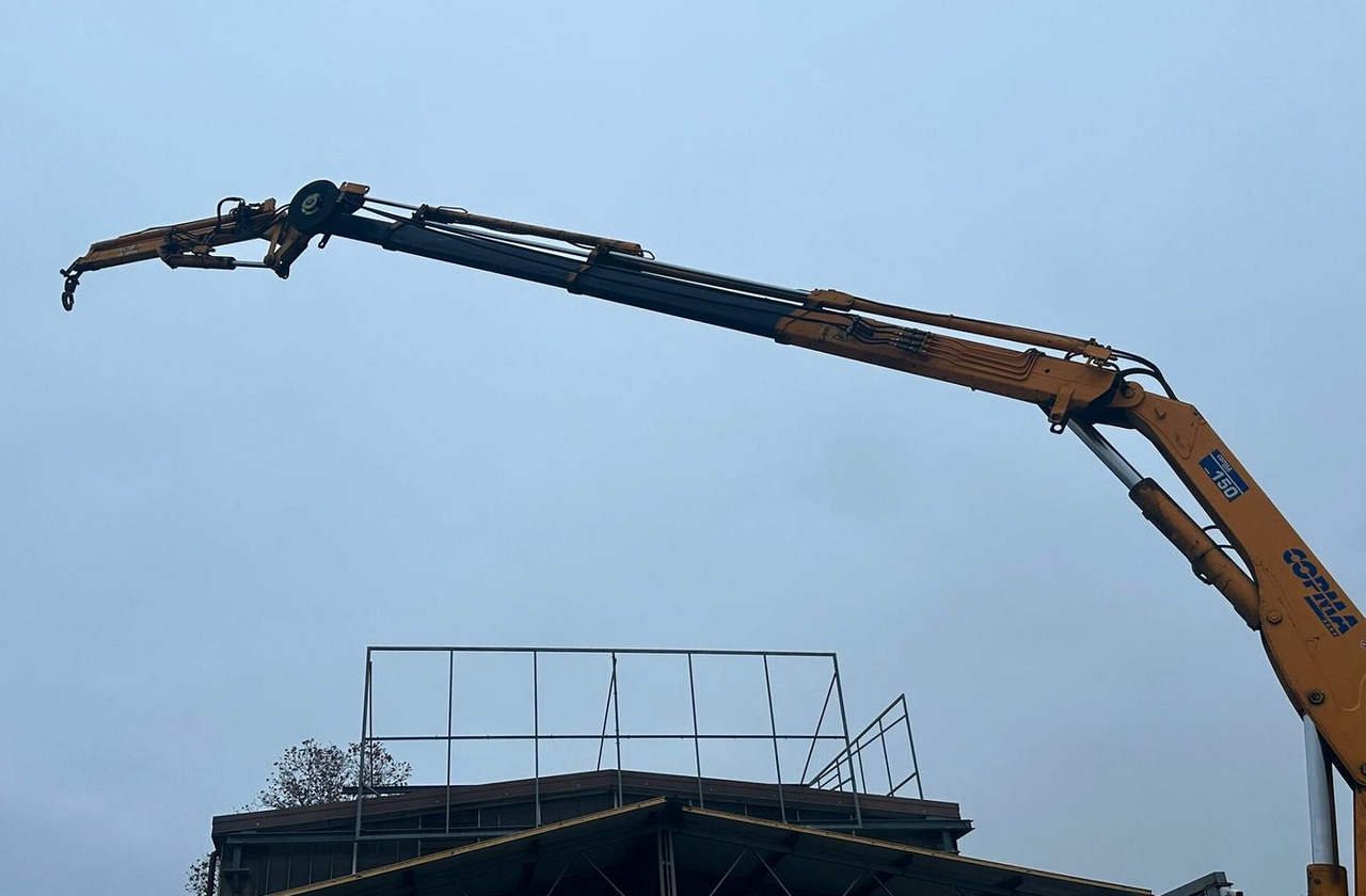 Motrice Iveco eurotech con la grù - מזהיר, משאית מנוף: תמונה 5 Motrice Iveco eurotech con la grù - מזהיר, משאית מנוף: תמונה 5