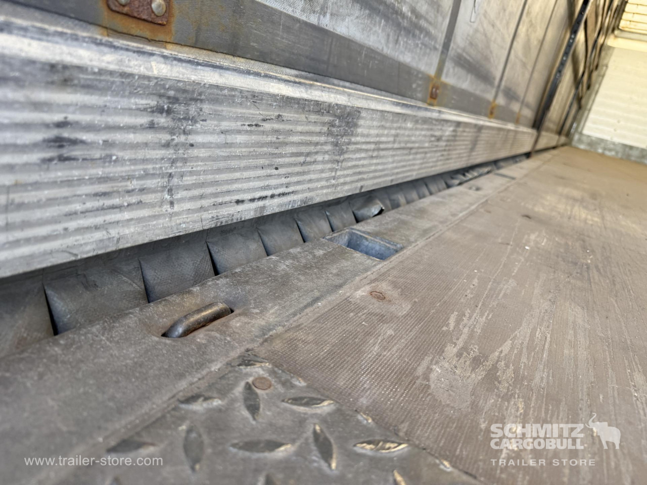 SCHMITZ Curtainsider Standard - סמיטריילר עם וילונות צד: תמונה 3 SCHMITZ Curtainsider Standard - סמיטריילר עם וילונות צד: תמונה 3