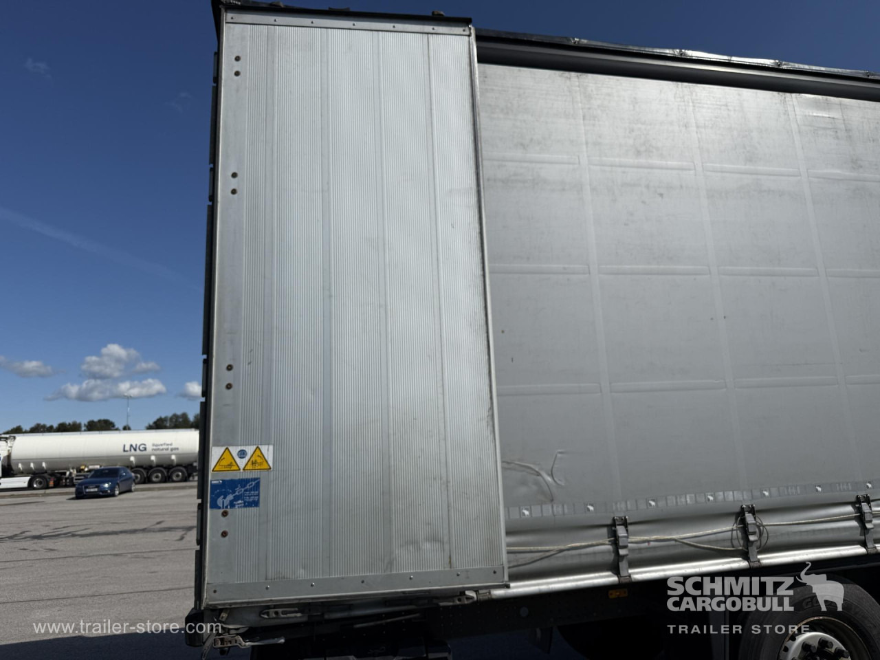 SCHMITZ Curtainsider Standard - סמיטריילר עם וילונות צד: תמונה 2 SCHMITZ Curtainsider Standard - סמיטריילר עם וילונות צד: תמונה 2
