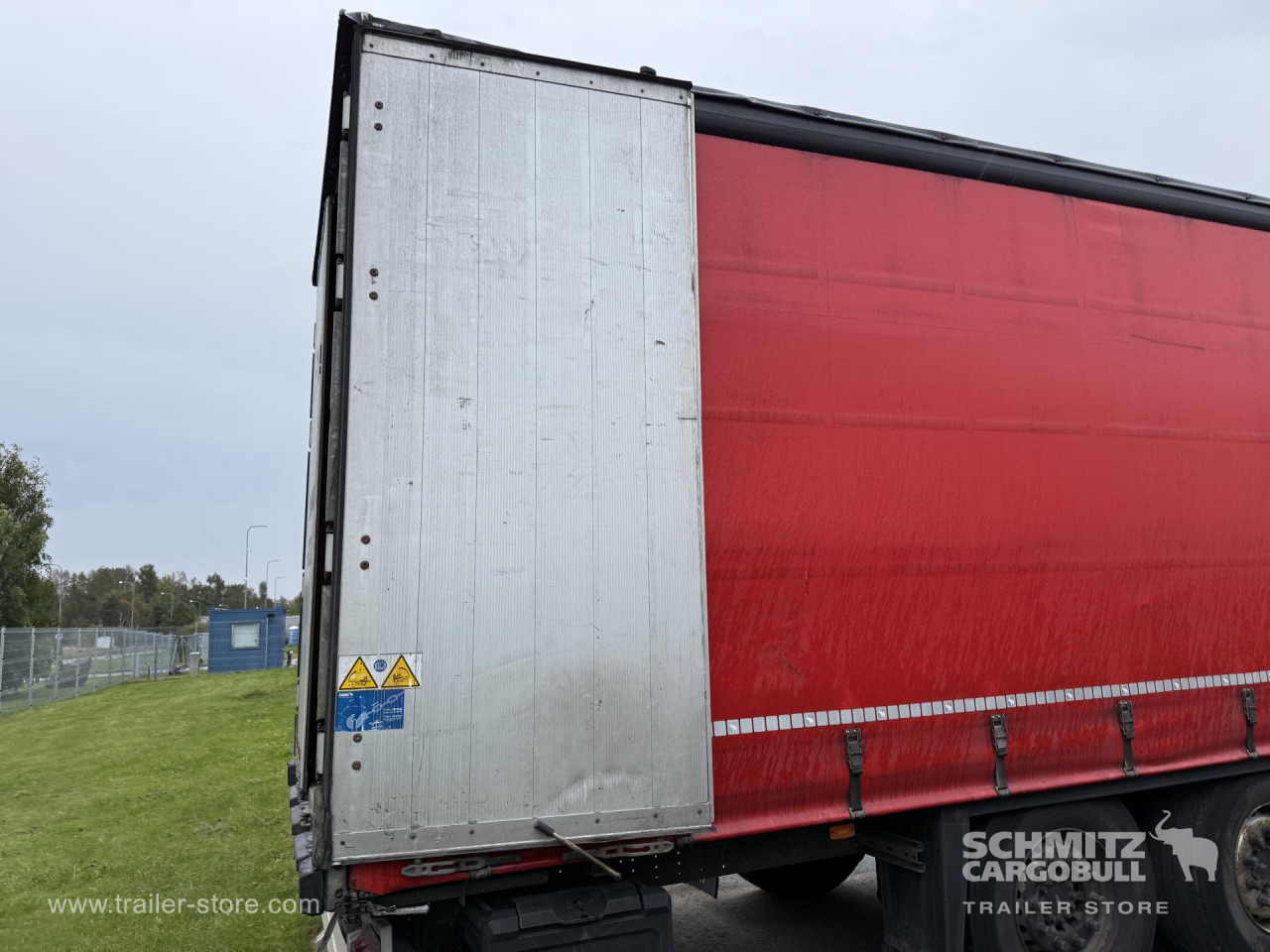 SCHMITZ Curtainsider Standard - סמיטריילר עם וילונות צד: תמונה 3 SCHMITZ Curtainsider Standard - סמיטריילר עם וילונות צד: תמונה 3