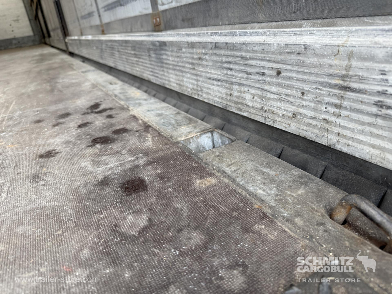 SCHMITZ Curtainsider Standard - סמיטריילר עם וילונות צד: תמונה 2 SCHMITZ Curtainsider Standard - סמיטריילר עם וילונות צד: תמונה 2