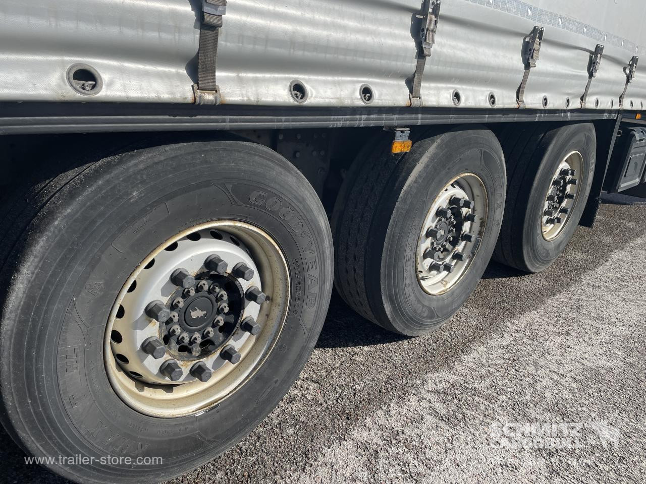 SCHMITZ Curtainsider Standard - סמיטריילר עם וילונות צד: תמונה 2 SCHMITZ Curtainsider Standard - סמיטריילר עם וילונות צד: תמונה 2
