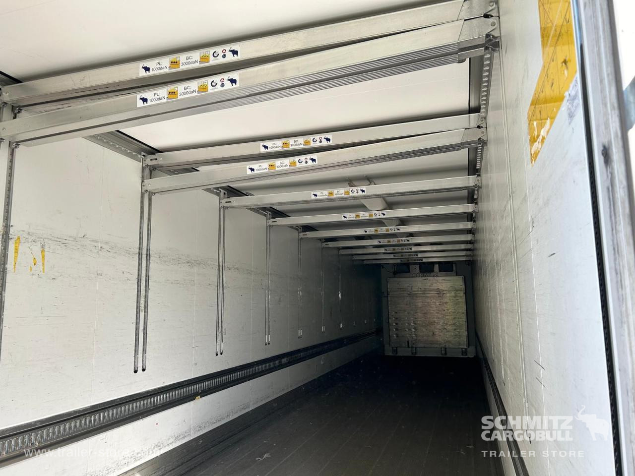 SCHMITZ Reefer Standard Double deck Taillift - סמיטריילר איזותרמי: תמונה 2 SCHMITZ Reefer Standard Double deck Taillift - סמיטריילר איזותרמי: תמונה 2