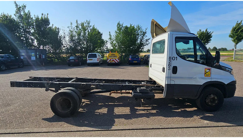 Iveco Daily IS70C12BA - משאית עם שלדת תא: תמונה 4 Iveco Daily IS70C12BA - משאית עם שלדת תא: תמונה 4