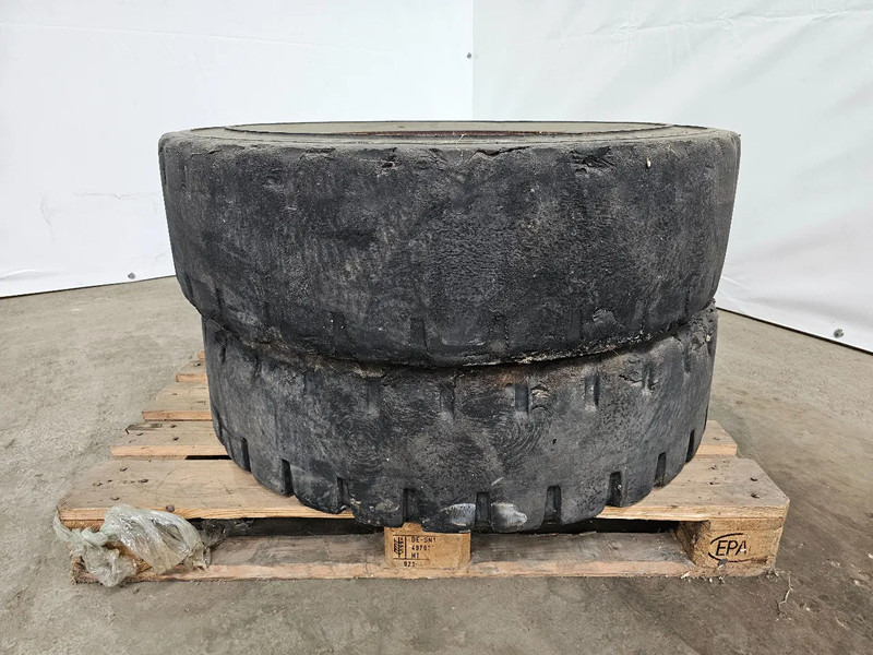Michelin FULL RUBBER - 315/80R22.5 - צמיג עבור משאית: תמונה 2 Michelin FULL RUBBER - 315/80R22.5 - צמיג עבור משאית: תמונה 2