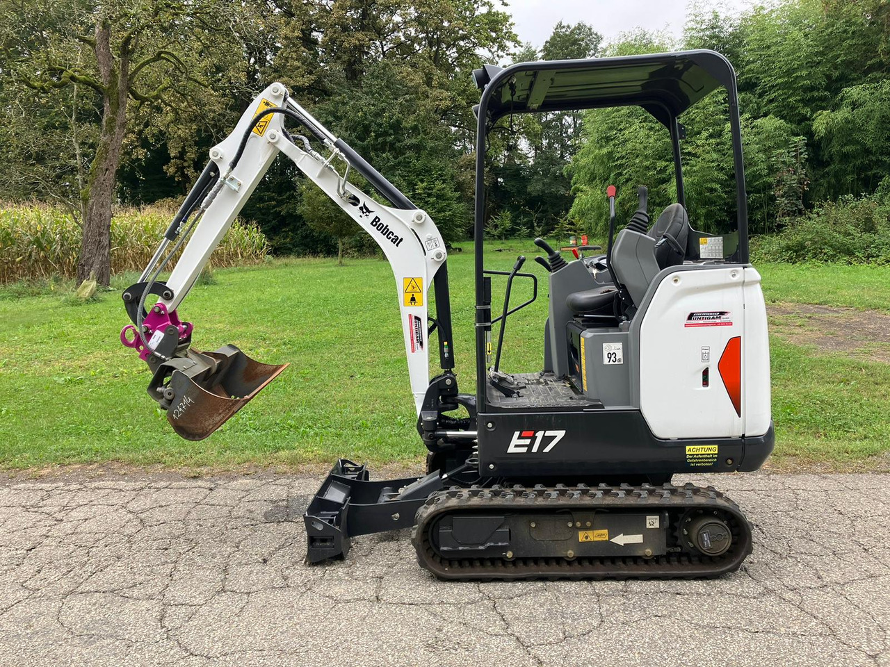 BOBCAT E17 - מיני מחפר: תמונה 1 BOBCAT E17 - מיני מחפר: תמונה 1