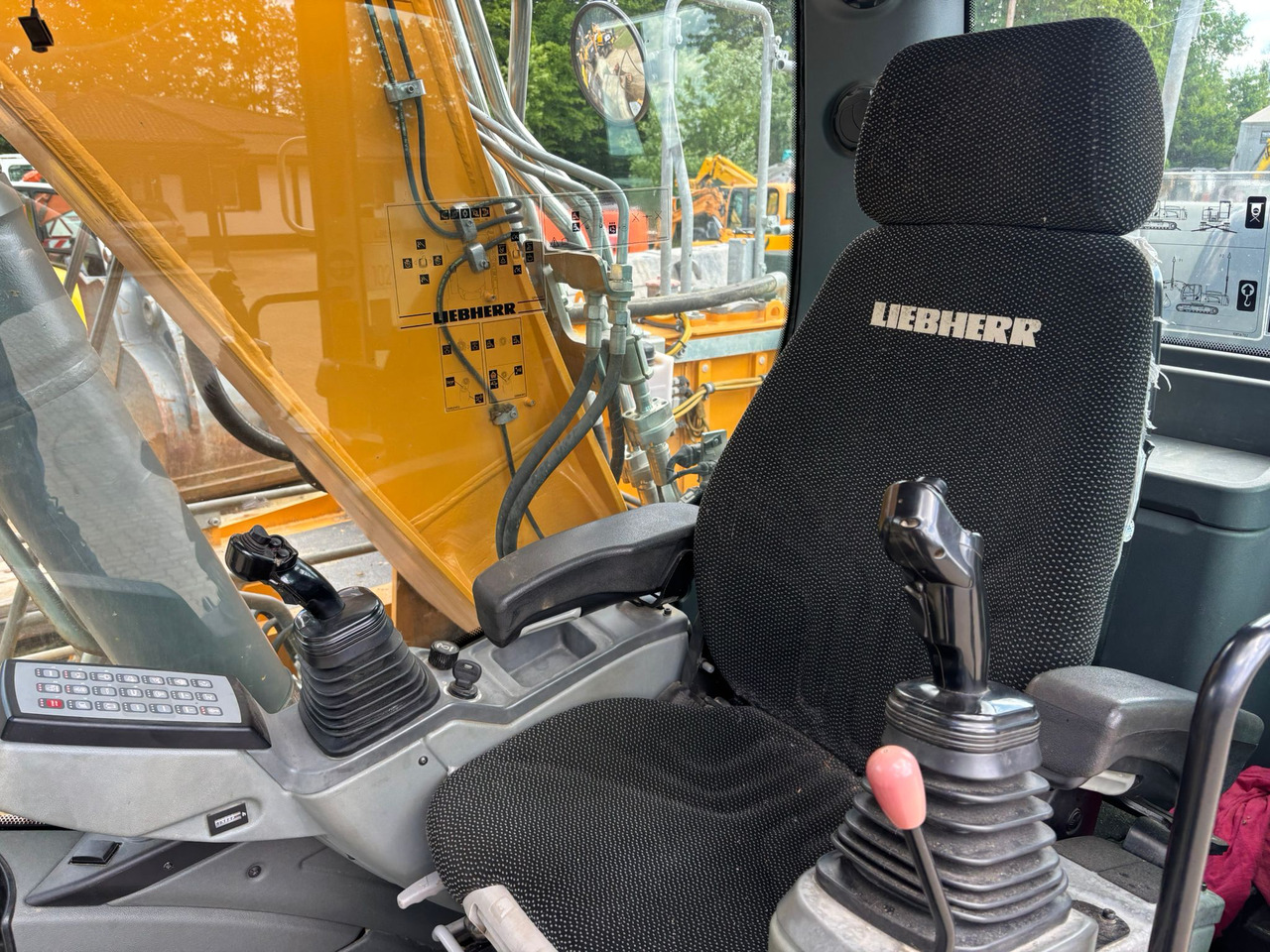 מחפר סורק LIEBHERR R 922 LC: תמונה 12