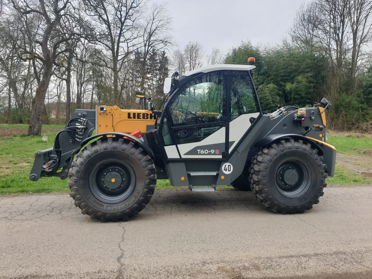 LIEBHERR T 60-9s - מפעיל טלסקופי: תמונה 1 LIEBHERR T 60-9s - מפעיל טלסקופי: תמונה 1