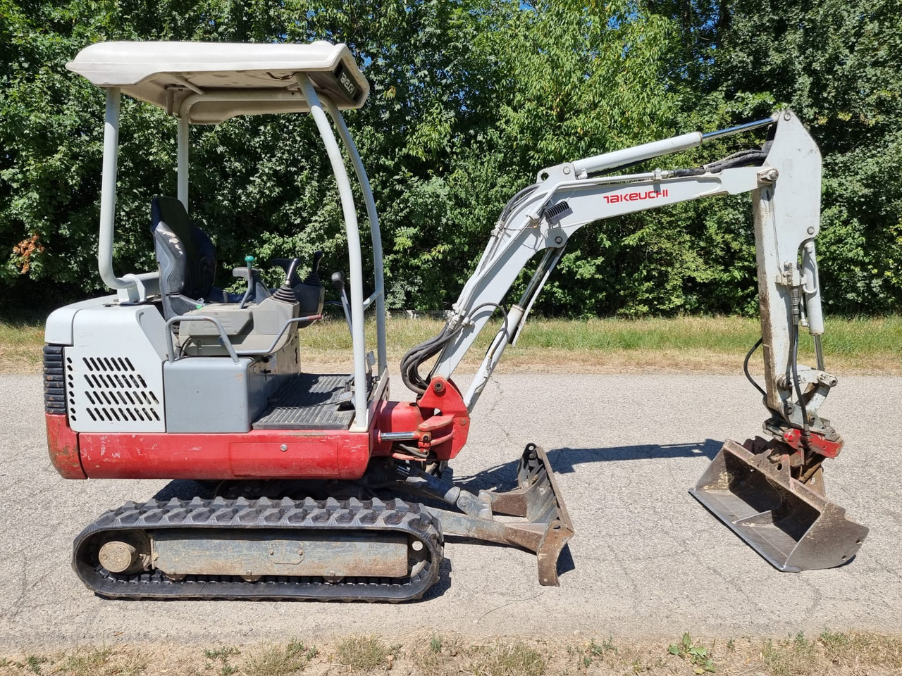 TAKEUCHI TB 016 - מיני מחפר: תמונה 2 TAKEUCHI TB 016 - מיני מחפר: תמונה 2